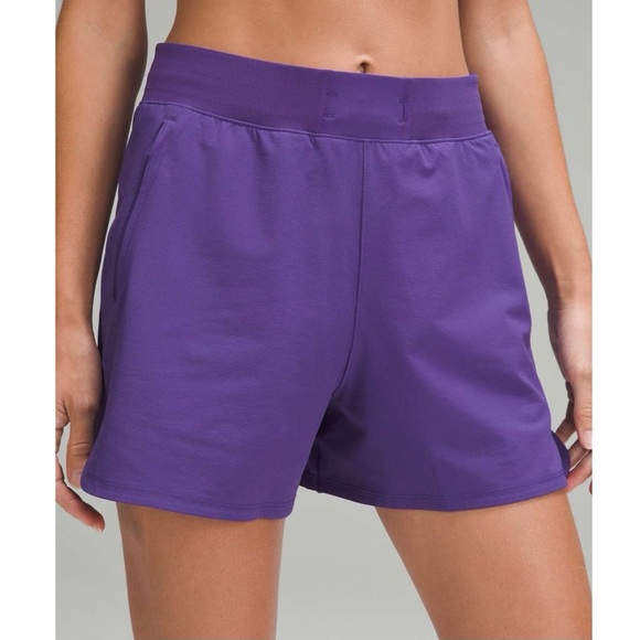 Lululemon
License to Train High-Rise Short 4"
Petrol Purple Size 6 - Picture 4 of 5
